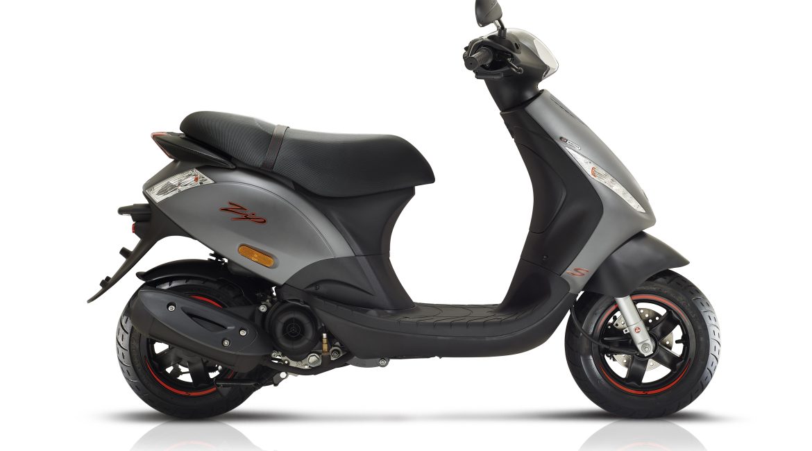Piaggio_ZIP_S_50_2019_LatDX_bianco_copia