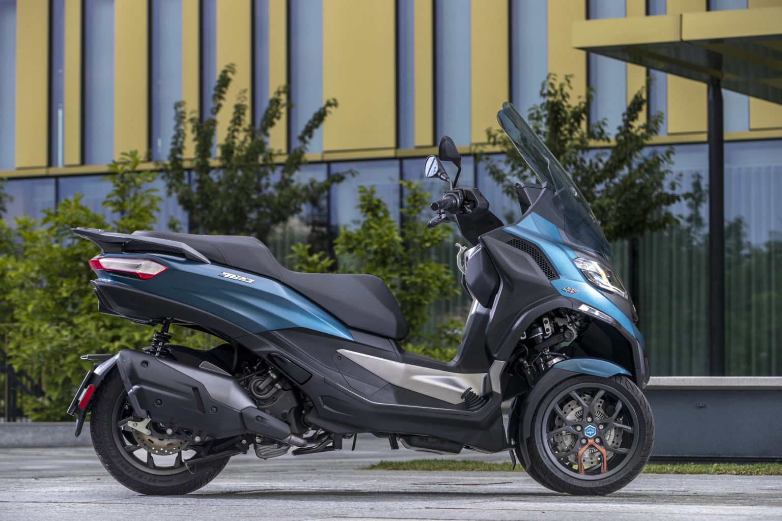 Nowe Piaggio MP3 530 Exclusive – SCOOTRACER