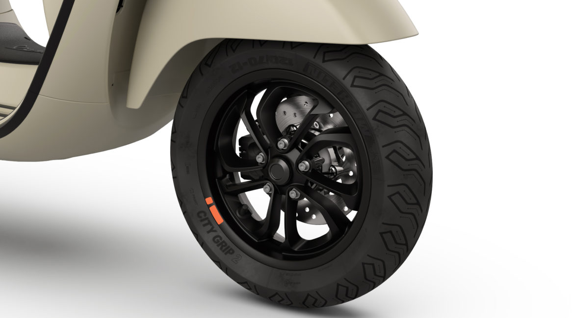 13-vespa-gtv-beige-avvolgente